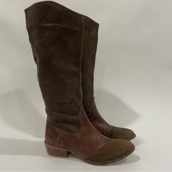 Matisse Shoes - Matisse Distressed Snake Print Embossed Brown Leather Western Boots Size 8